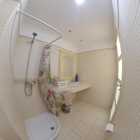 Spacious 2 Beds Appt With Pool In A Large Complex Apartment *