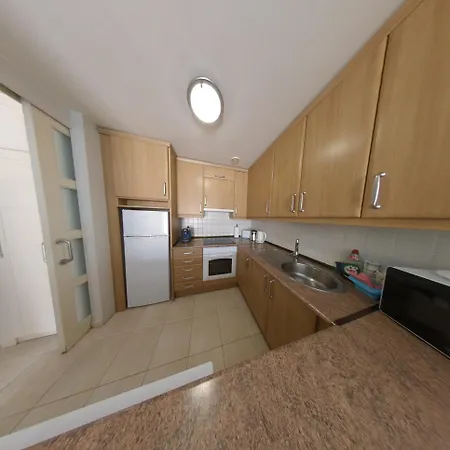 Spacious 2 Beds Appt With Pool In A Large Complex Apartment
