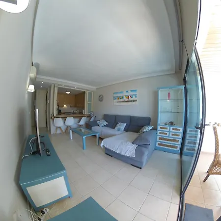 Spacious 2 Beds Appt With Pool In A Large Complex Apartment *