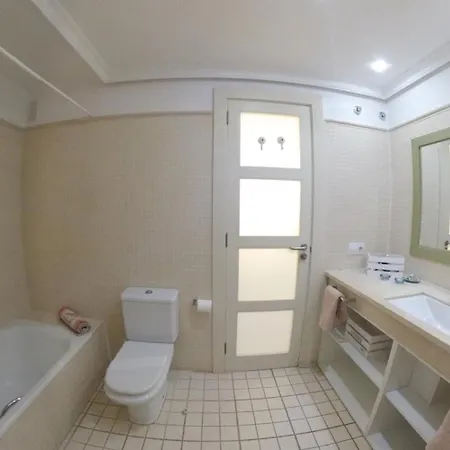 Apartment Spacious 2 Beds Appt With Pool In A Large Complex