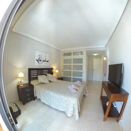 Spacious 2 Beds Appt With Pool In A Large Complex