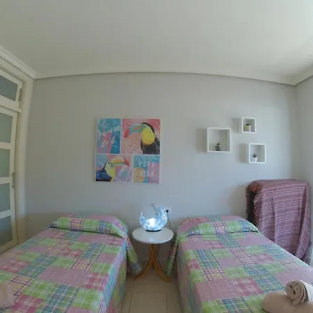 Spacious 2 Beds Appt With Pool In A Large Complex Apartment *