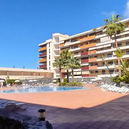 Spacious 2 Beds Appt With Pool In A Large Complex Apartment *