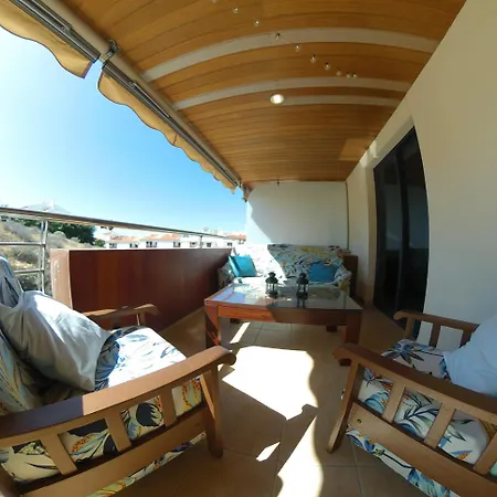 Spacious 2 Beds Appt With Pool In A Large Complex