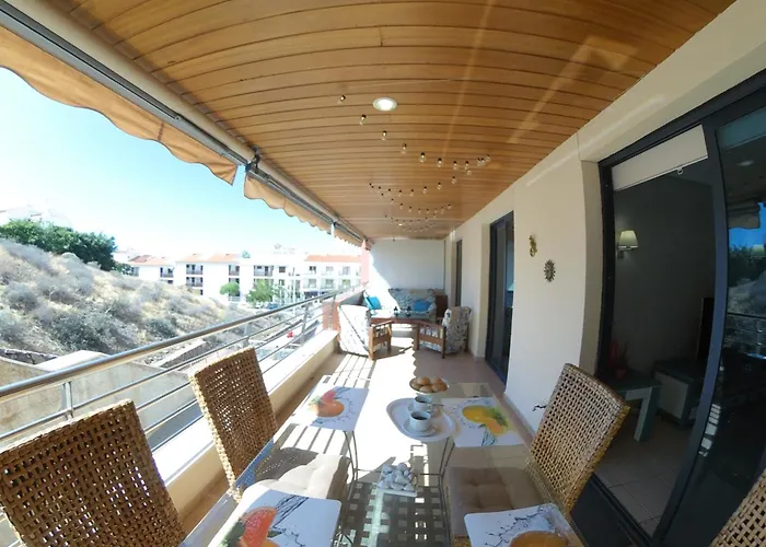 Spacious 2 Beds Appt With Pool In A Large Complex Appartement *