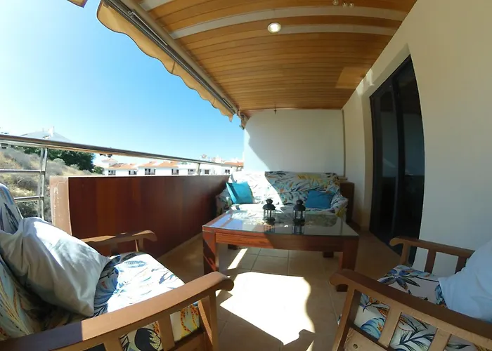 Spacious 2 Beds Appt With Pool In A Large Complex